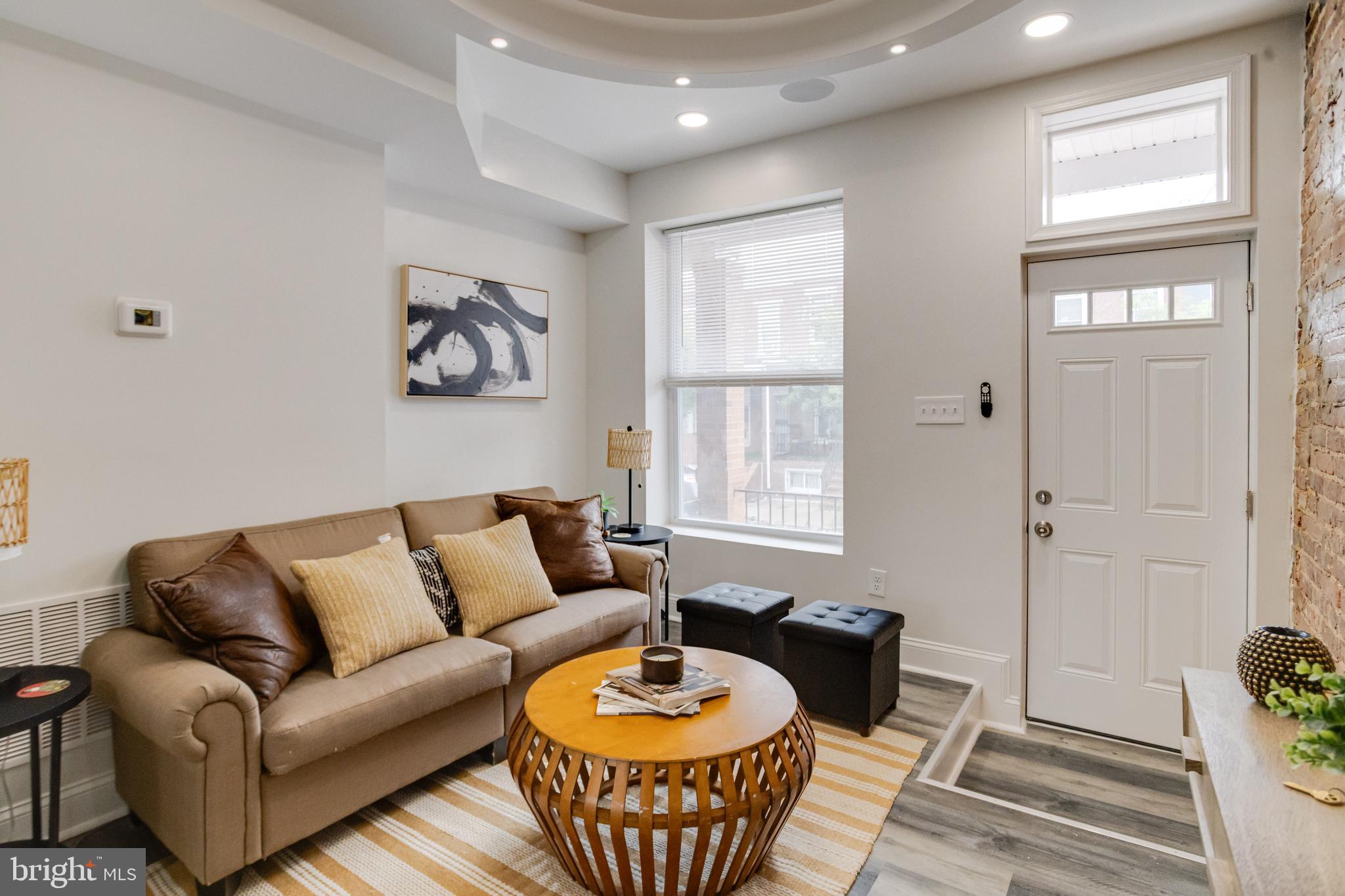 315 N ROBINSON STREET