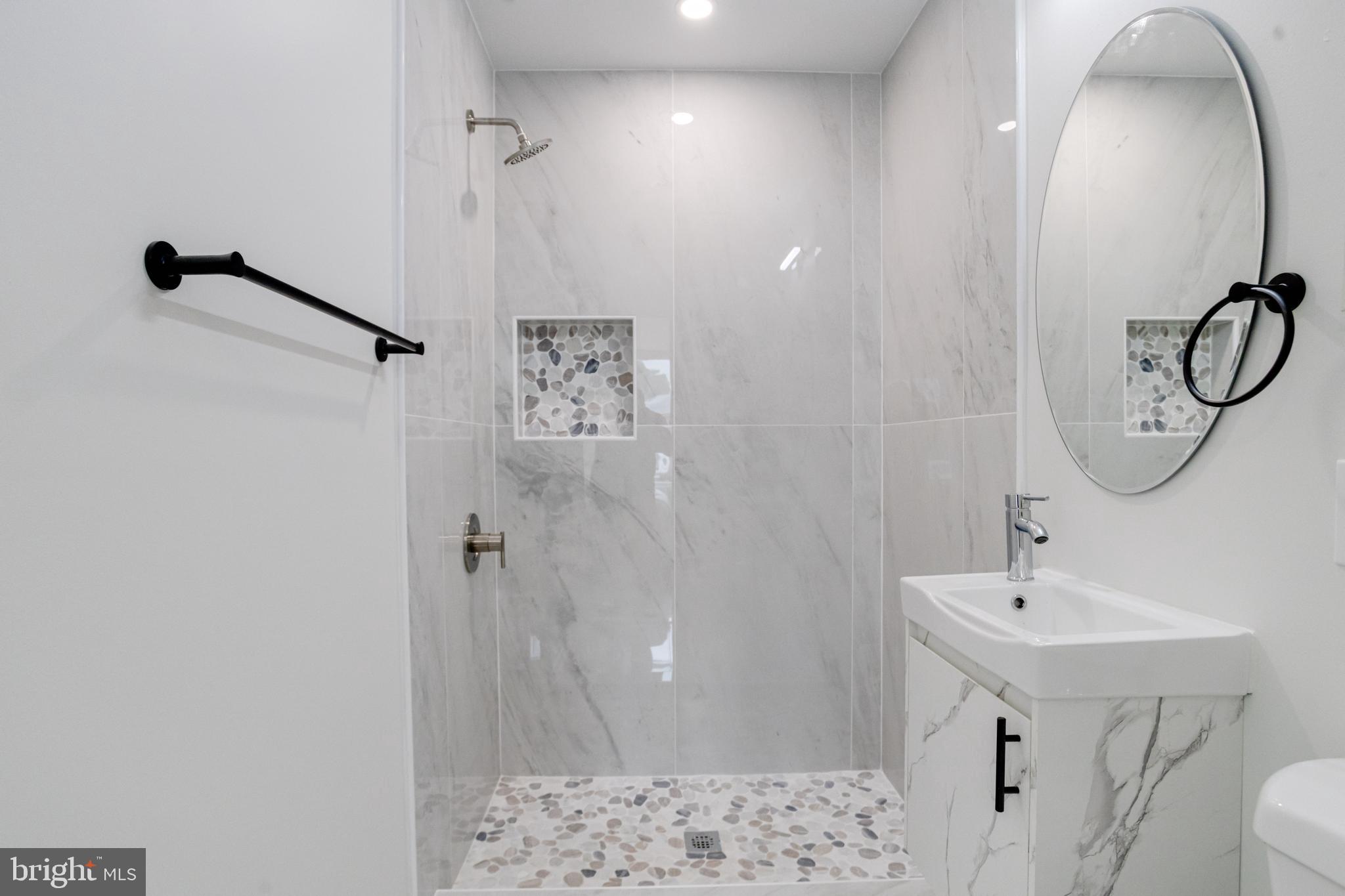 315 N ROBINSON STREET