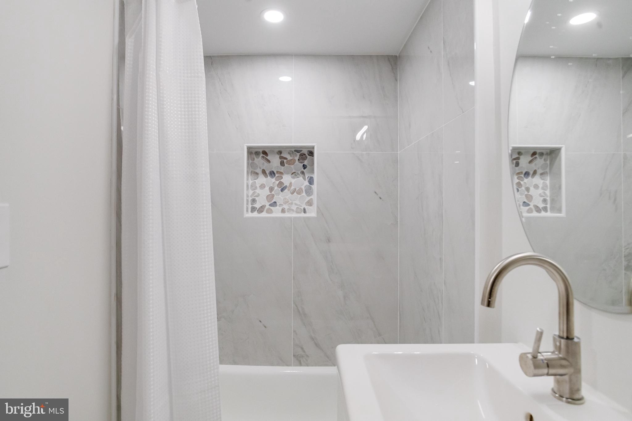 315 N ROBINSON STREET