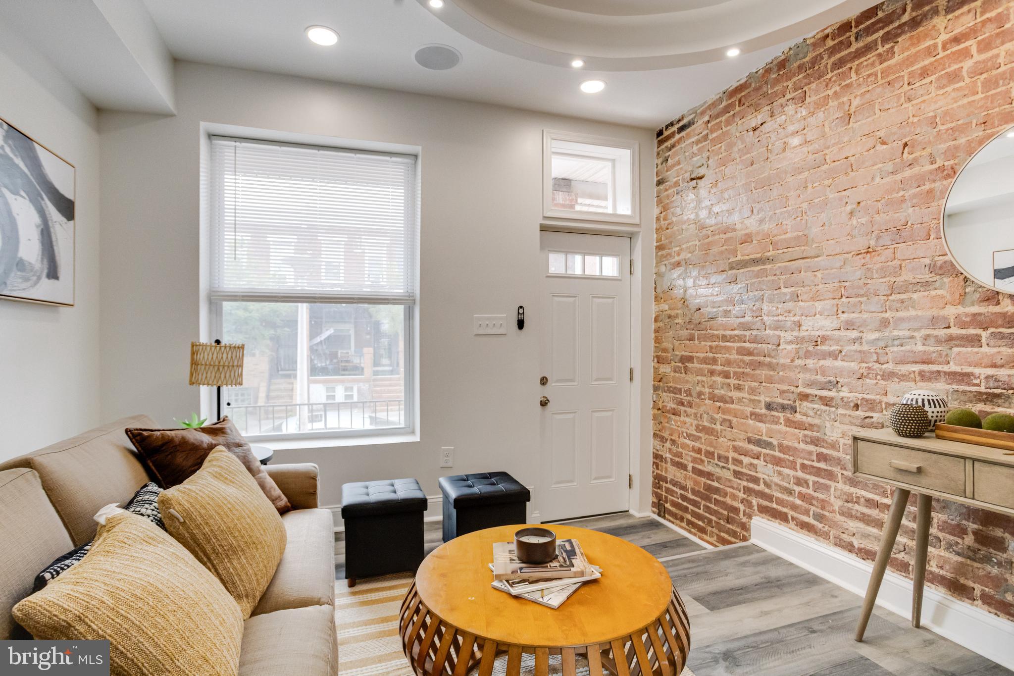 315 N ROBINSON STREET