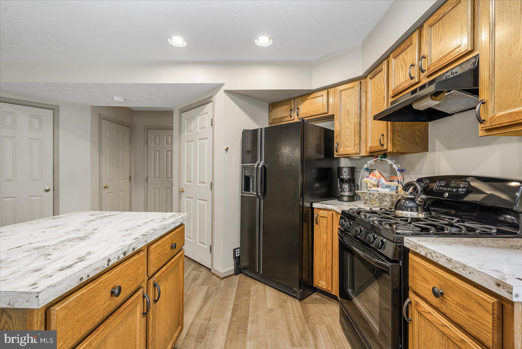 48 SADDLESTONE COURT