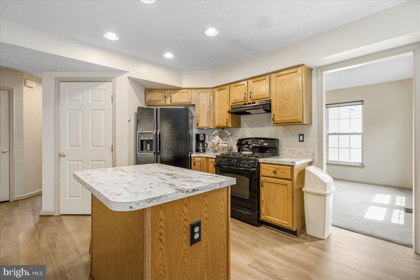 48 SADDLESTONE COURT