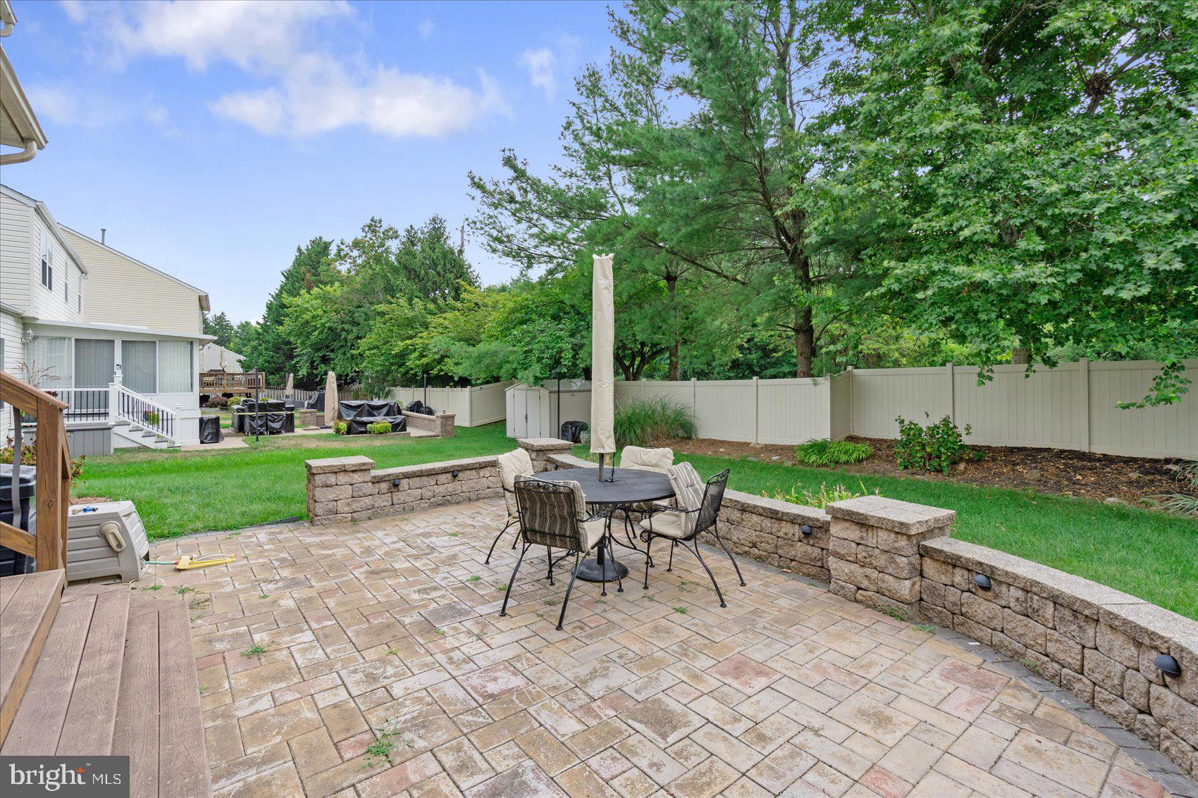 48 SADDLESTONE COURT