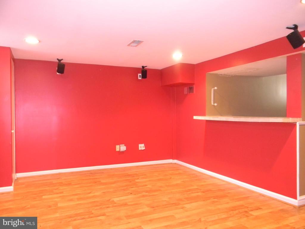 713 EASTSHIRE DRIVE