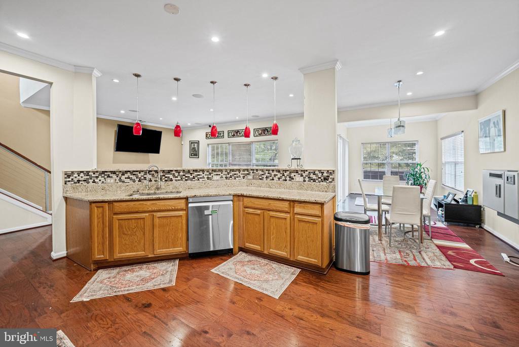 2094 STREAMWAY COURT