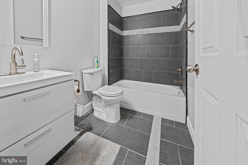 2094 STREAMWAY COURT