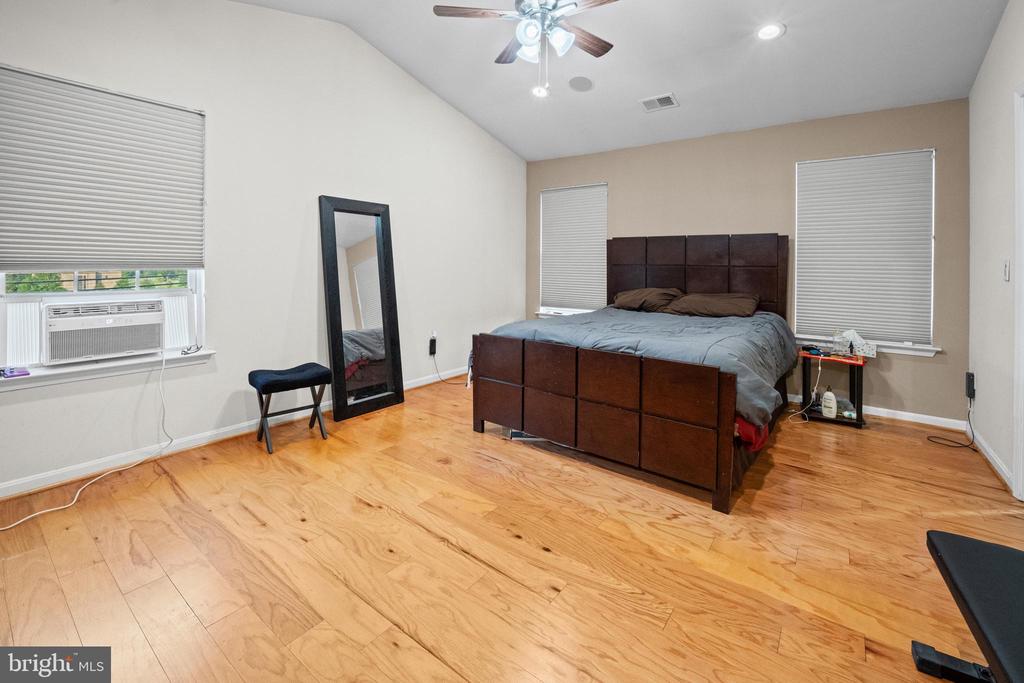 2094 STREAMWAY COURT