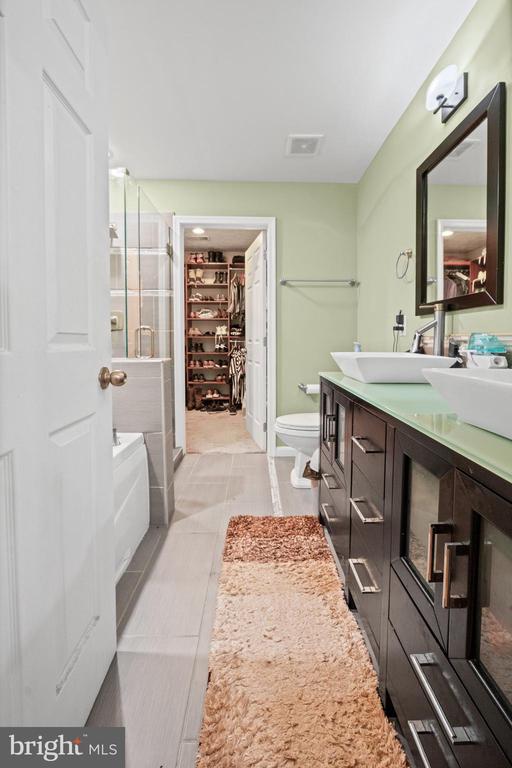 2094 STREAMWAY COURT
