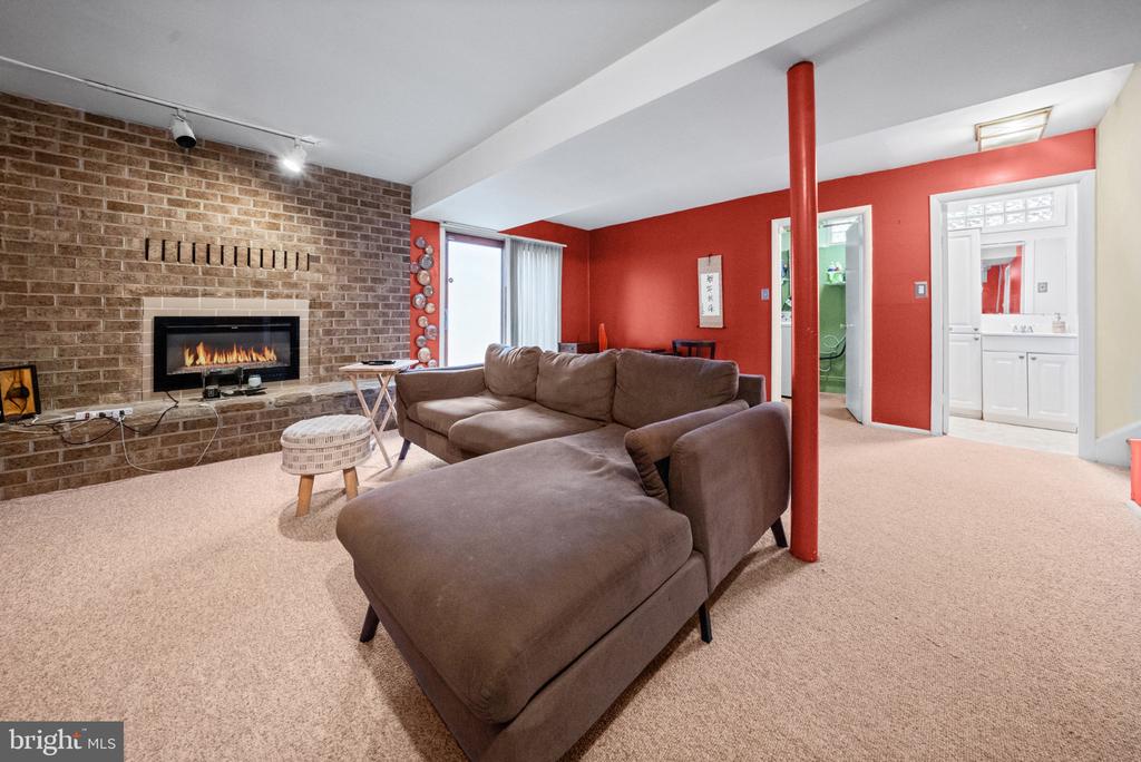 6816 TIMBERLANE ROAD