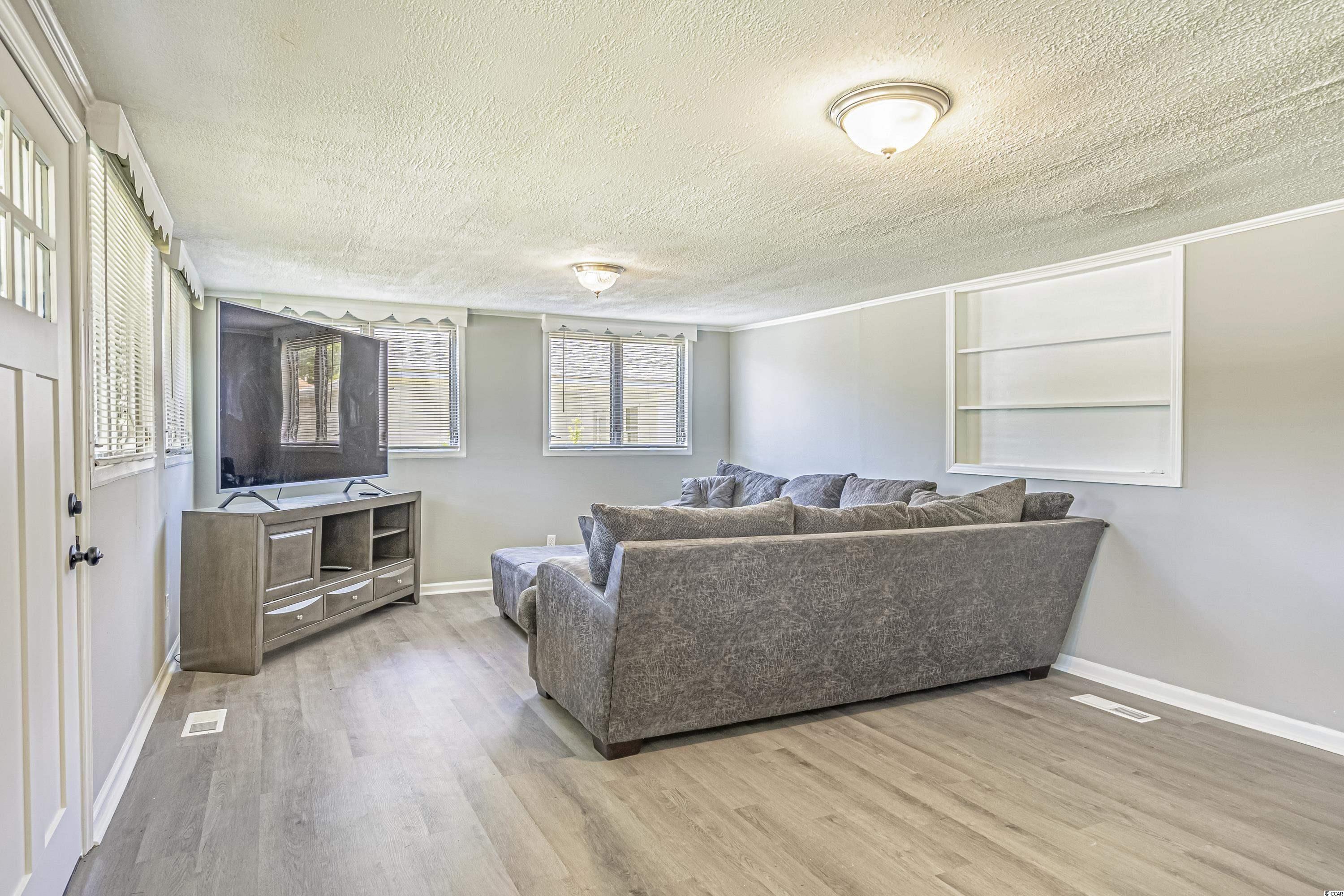 584 Vista Dr.