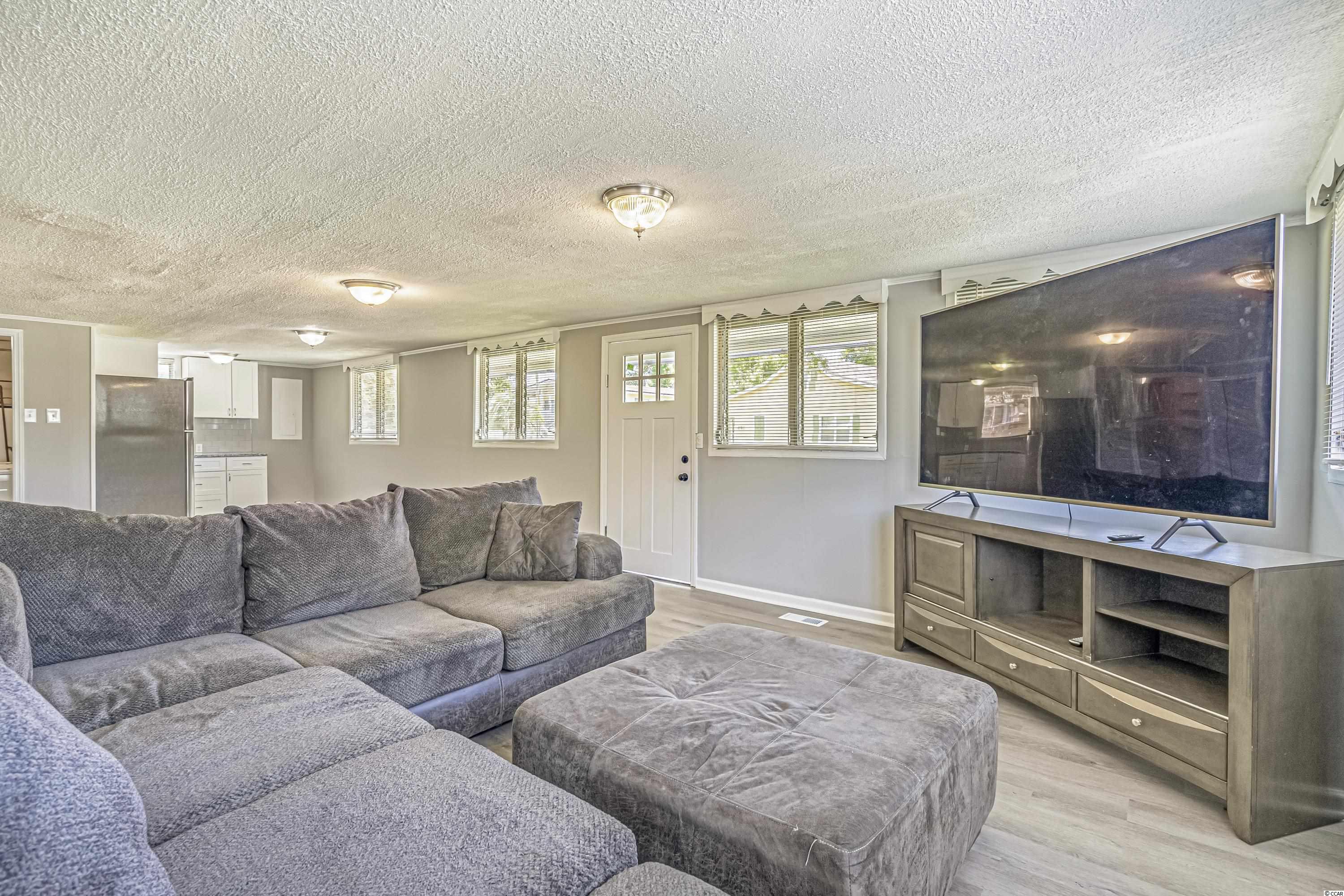 584 Vista Dr.