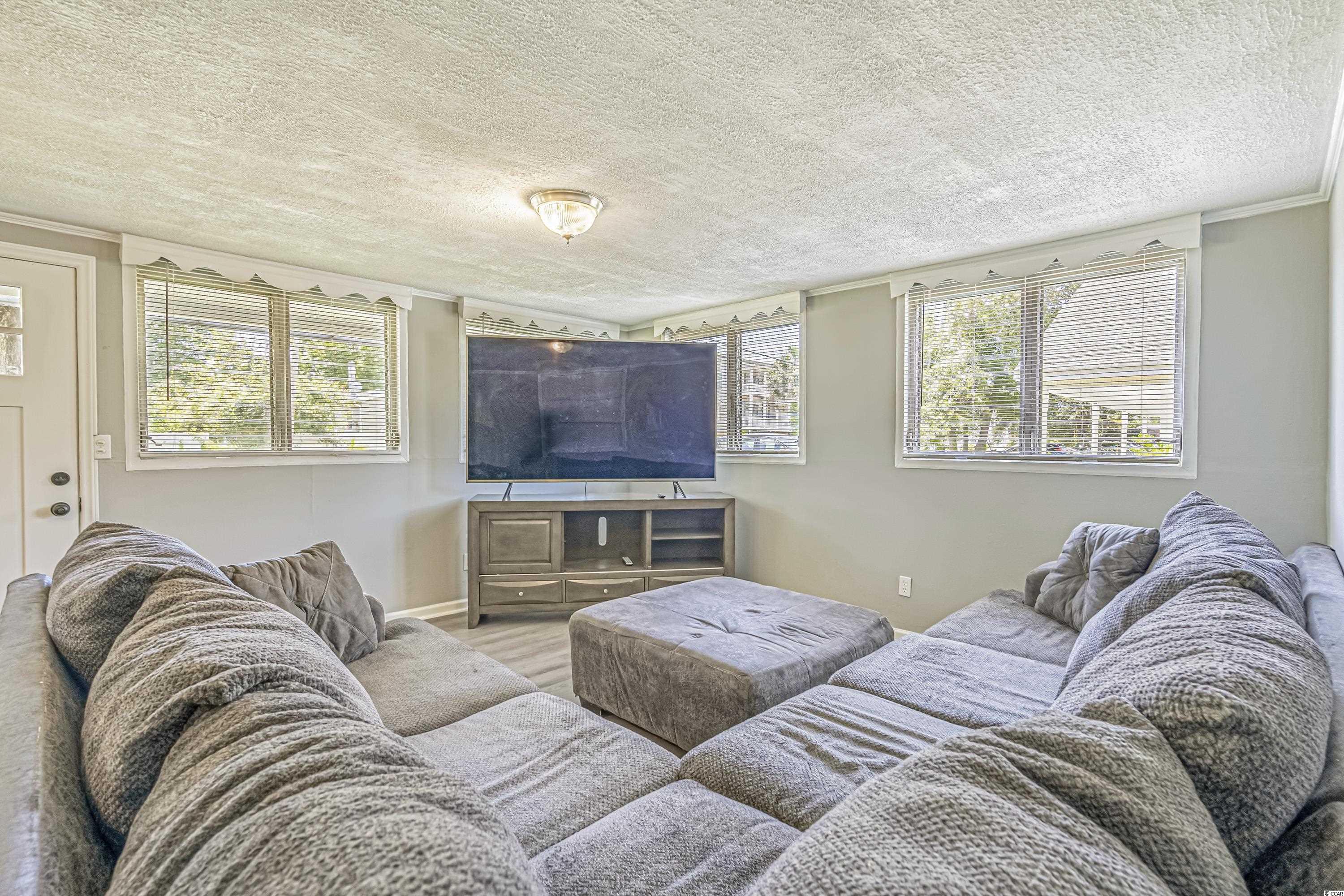 584 Vista Dr.