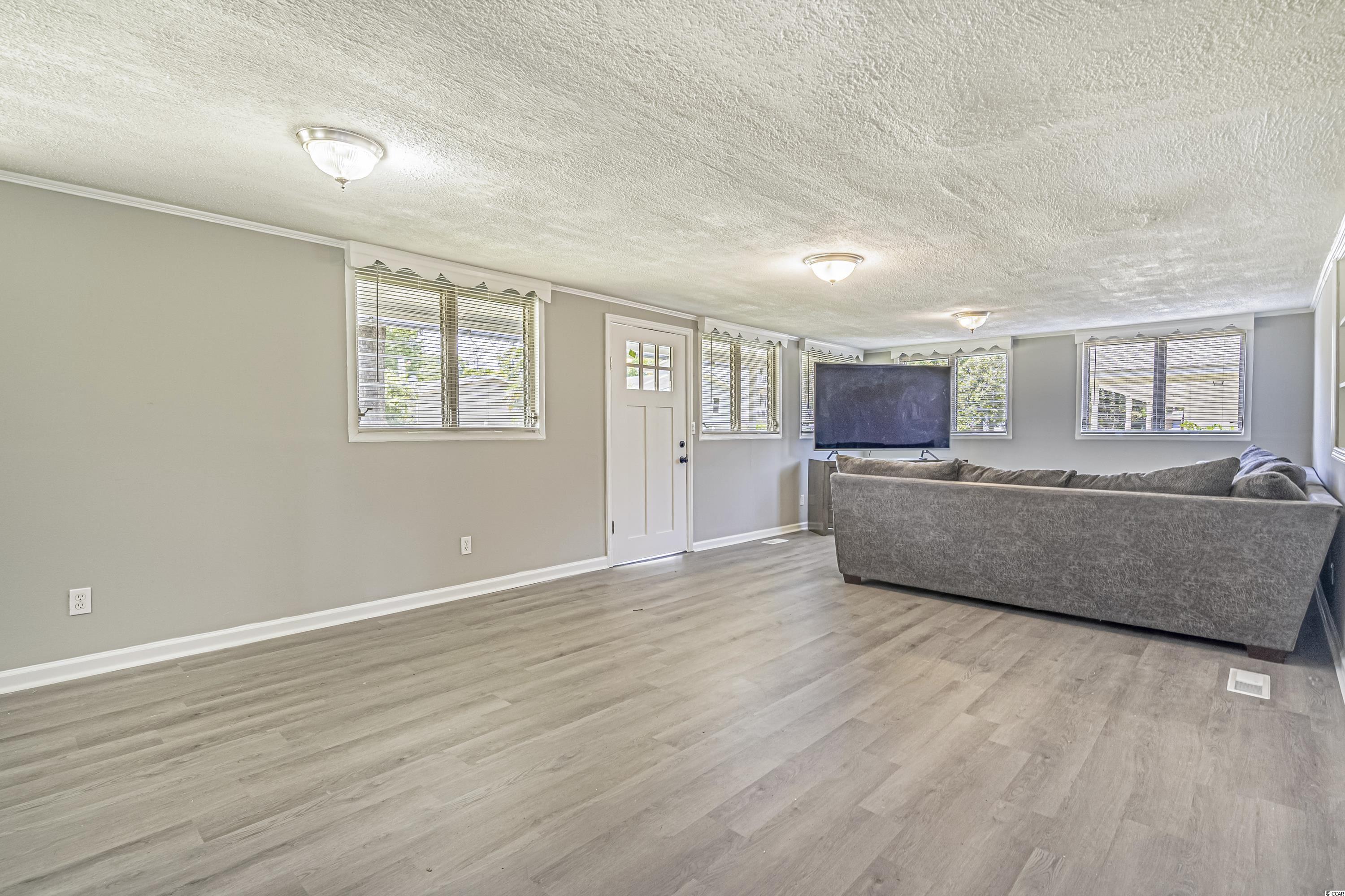 584 Vista Dr.