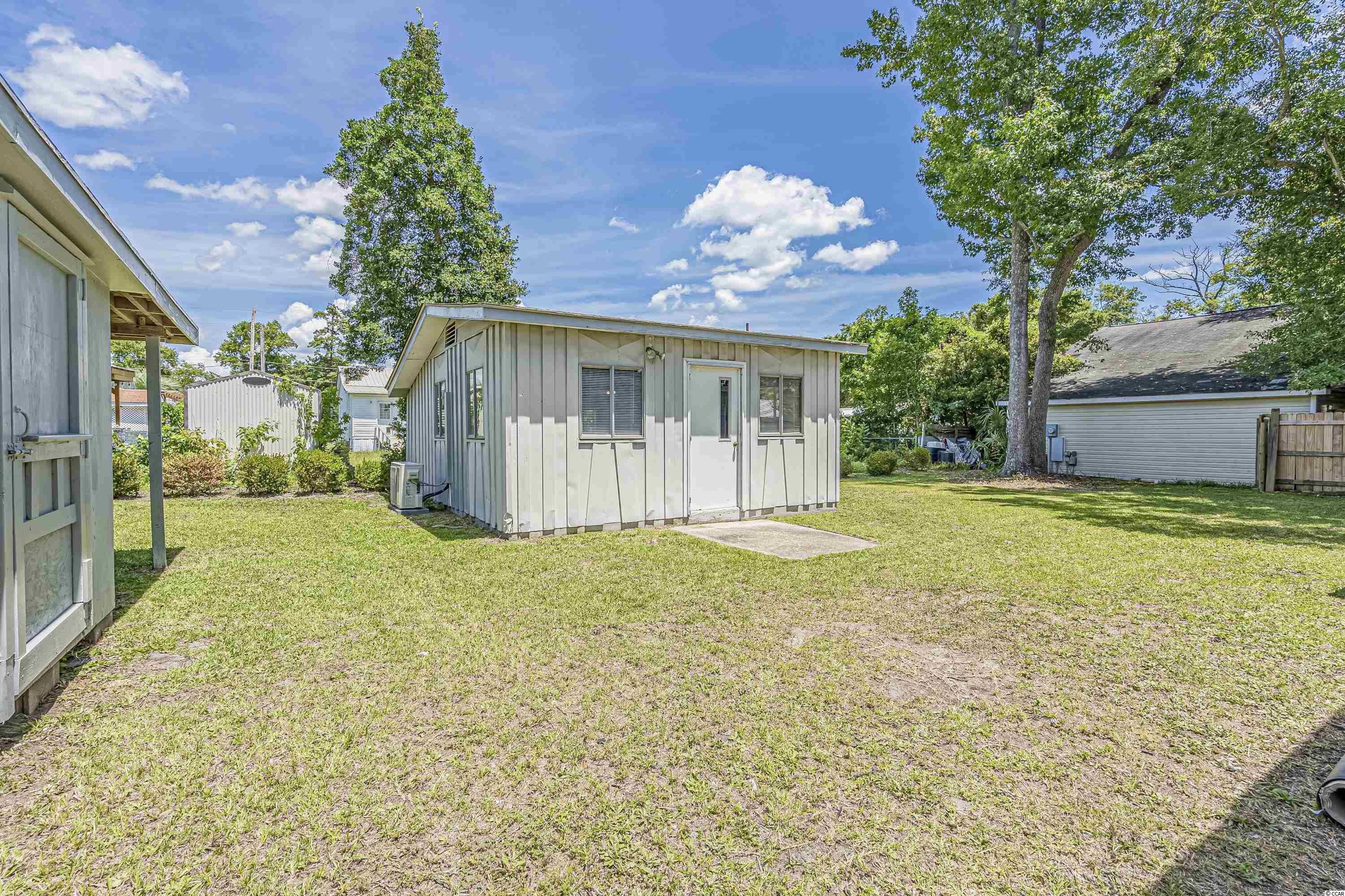 584 Vista Dr.
