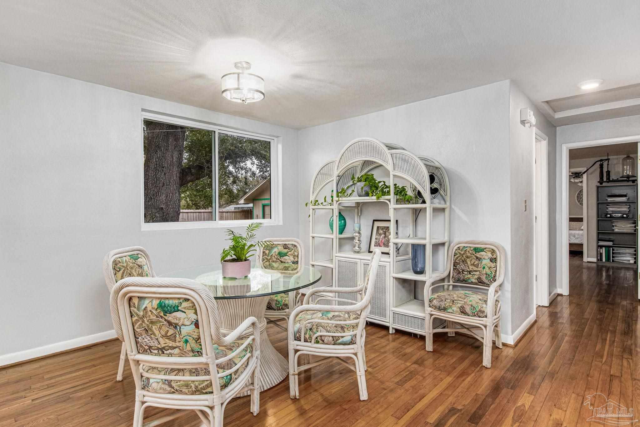 331 Robin Rd