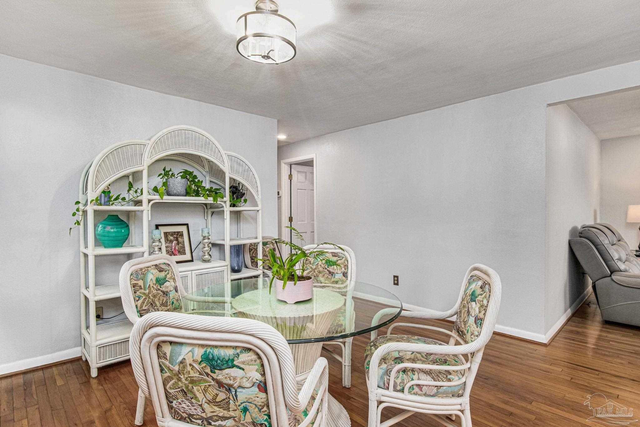 331 Robin Rd