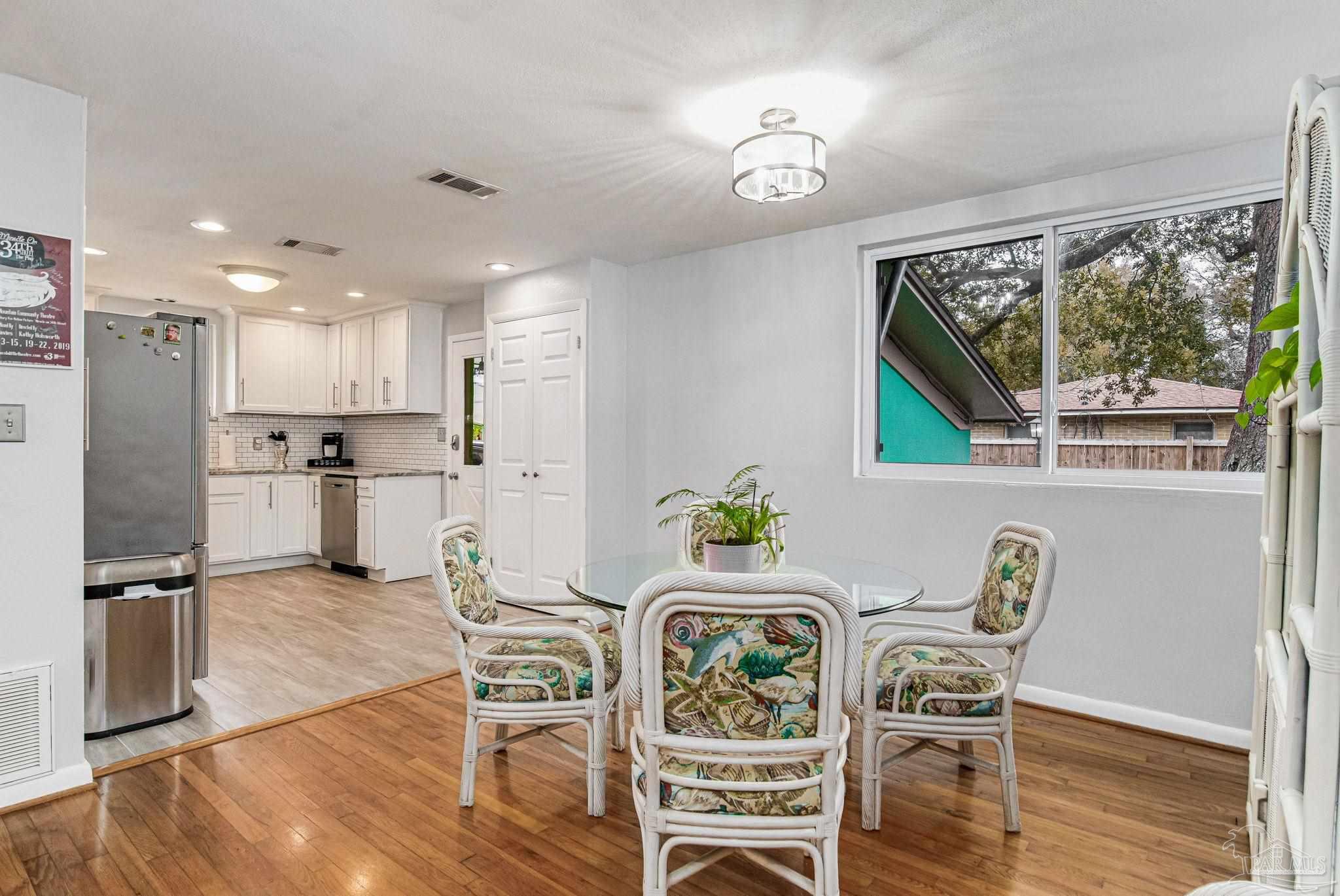 331 Robin Rd