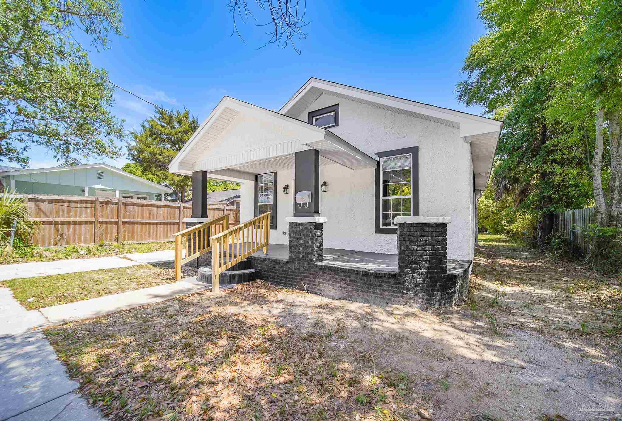 216 N B St