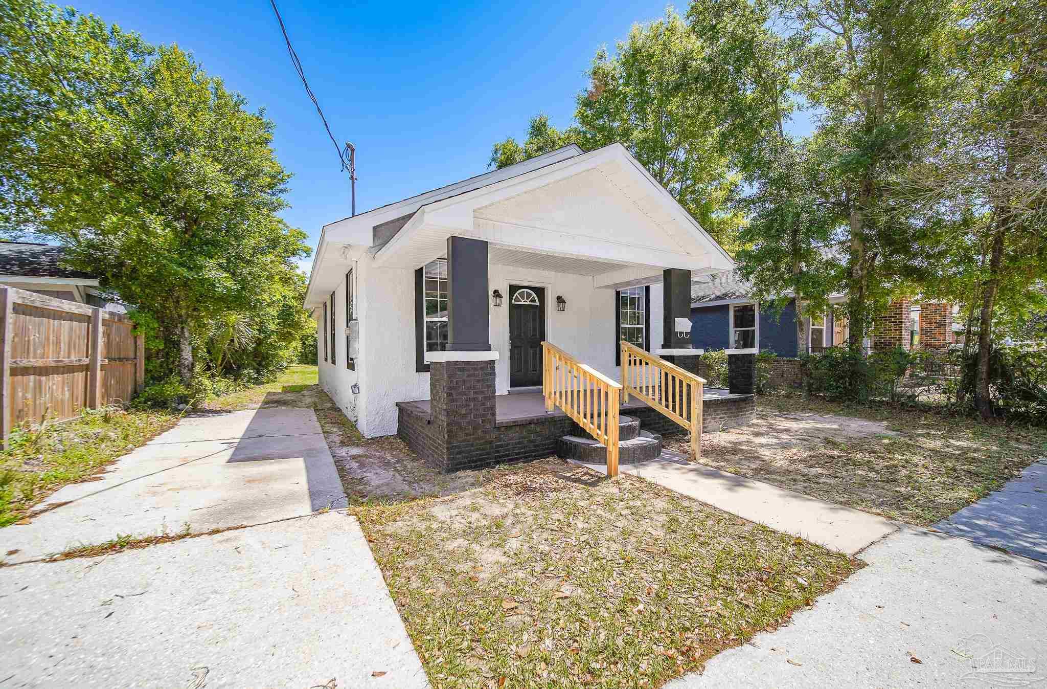 216 N B St