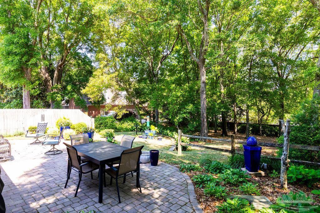 5600 Enchanting Oaks Dr