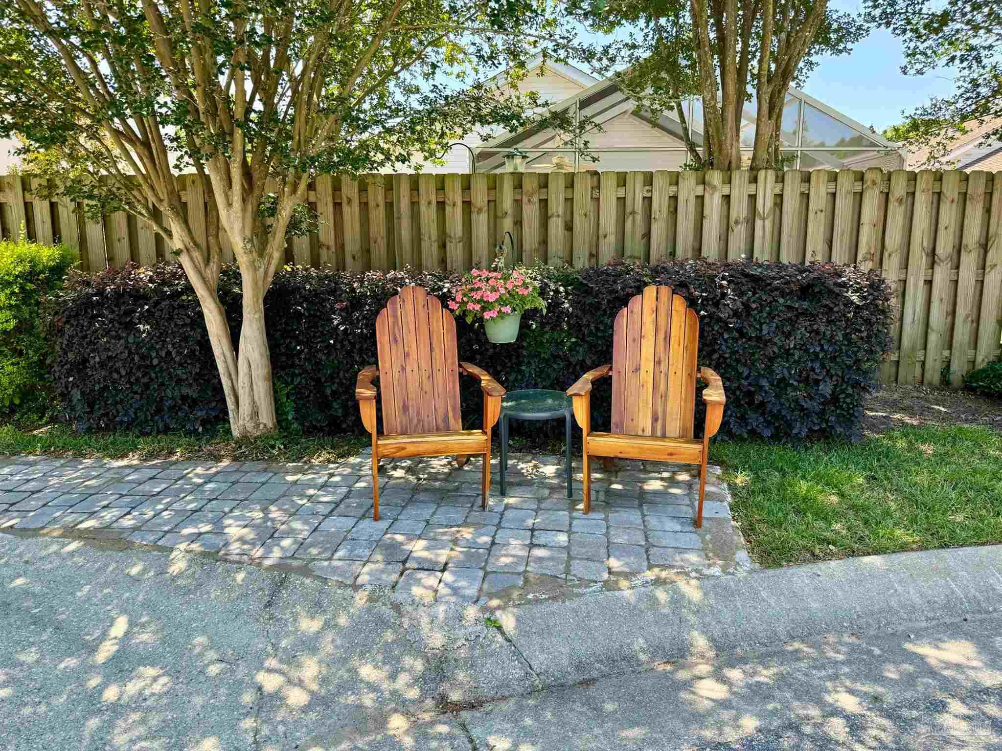 5600 Enchanting Oaks Dr