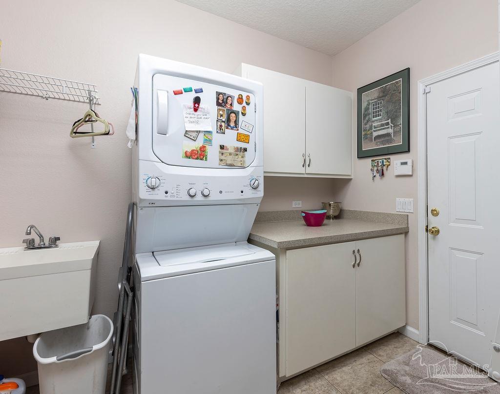 5600 Enchanting Oaks Dr