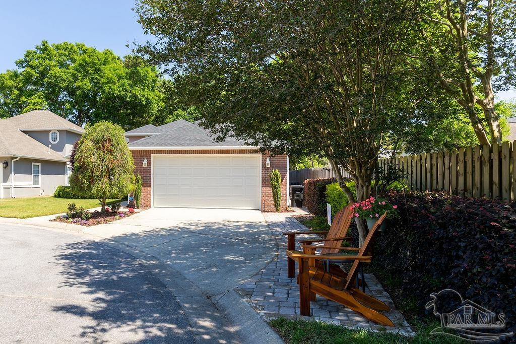5600 Enchanting Oaks Dr