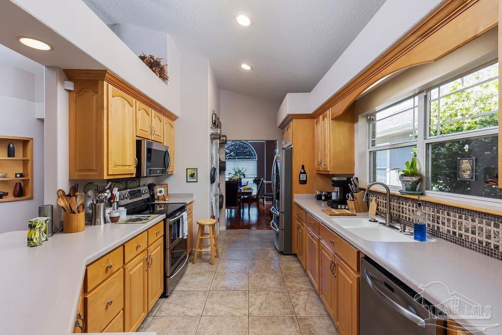 5600 Enchanting Oaks Dr