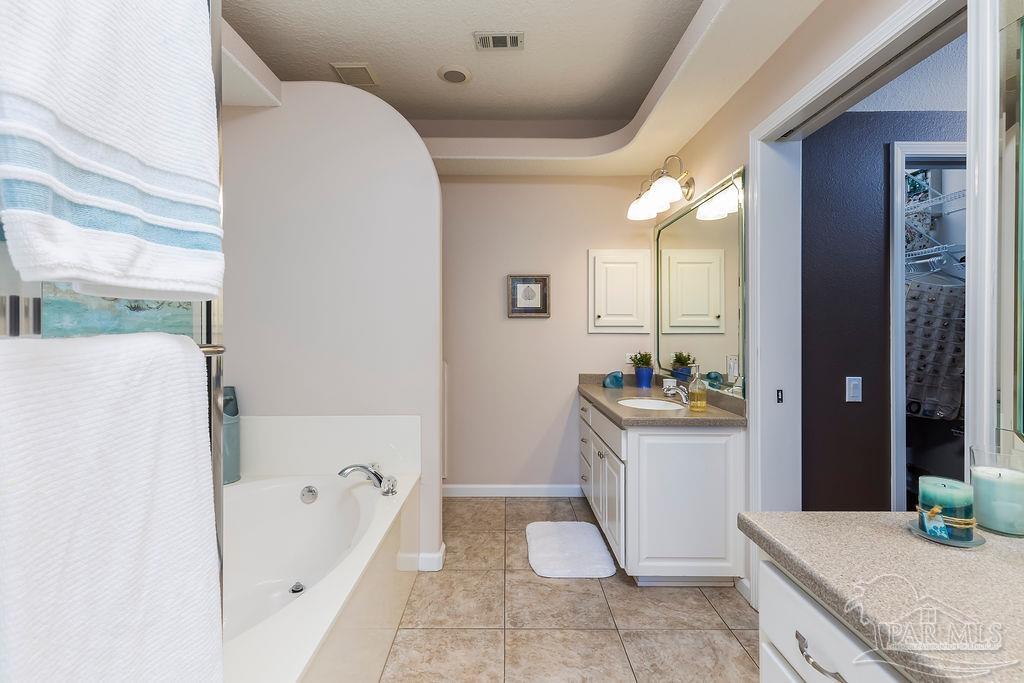 5600 Enchanting Oaks Dr