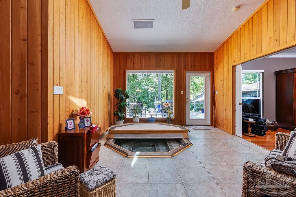5600 Enchanting Oaks Dr