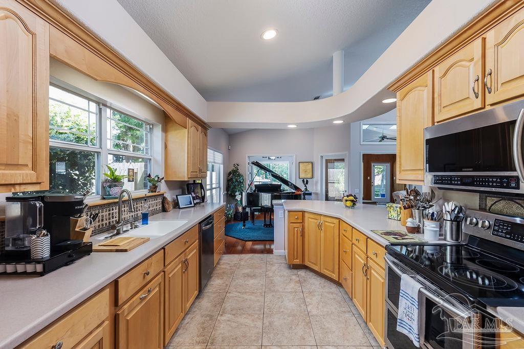 5600 Enchanting Oaks Dr
