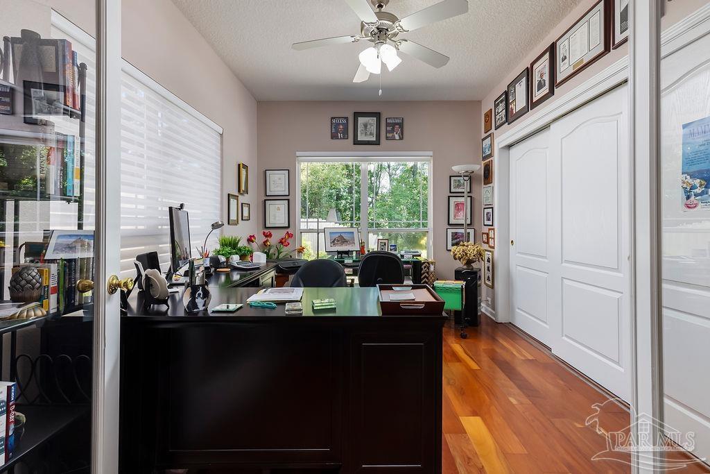 5600 Enchanting Oaks Dr