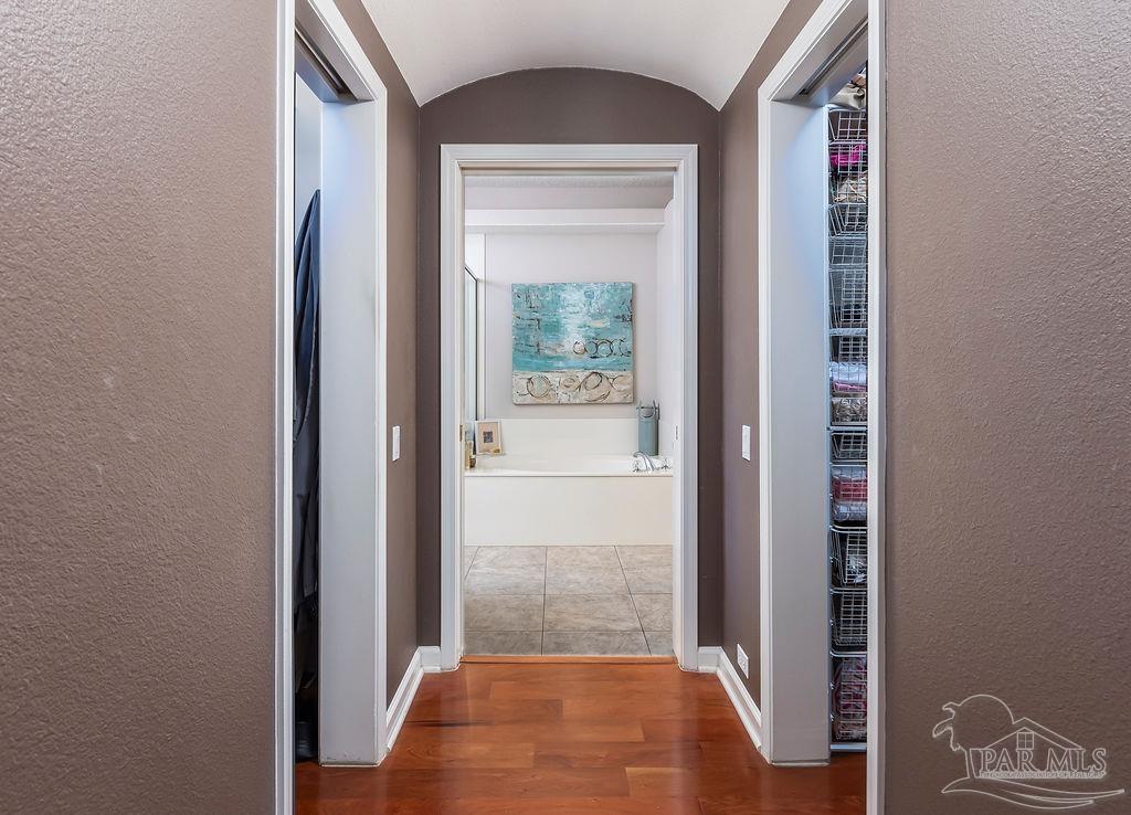 5600 Enchanting Oaks Dr