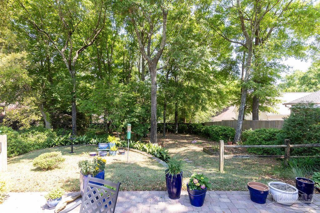 5600 Enchanting Oaks Dr