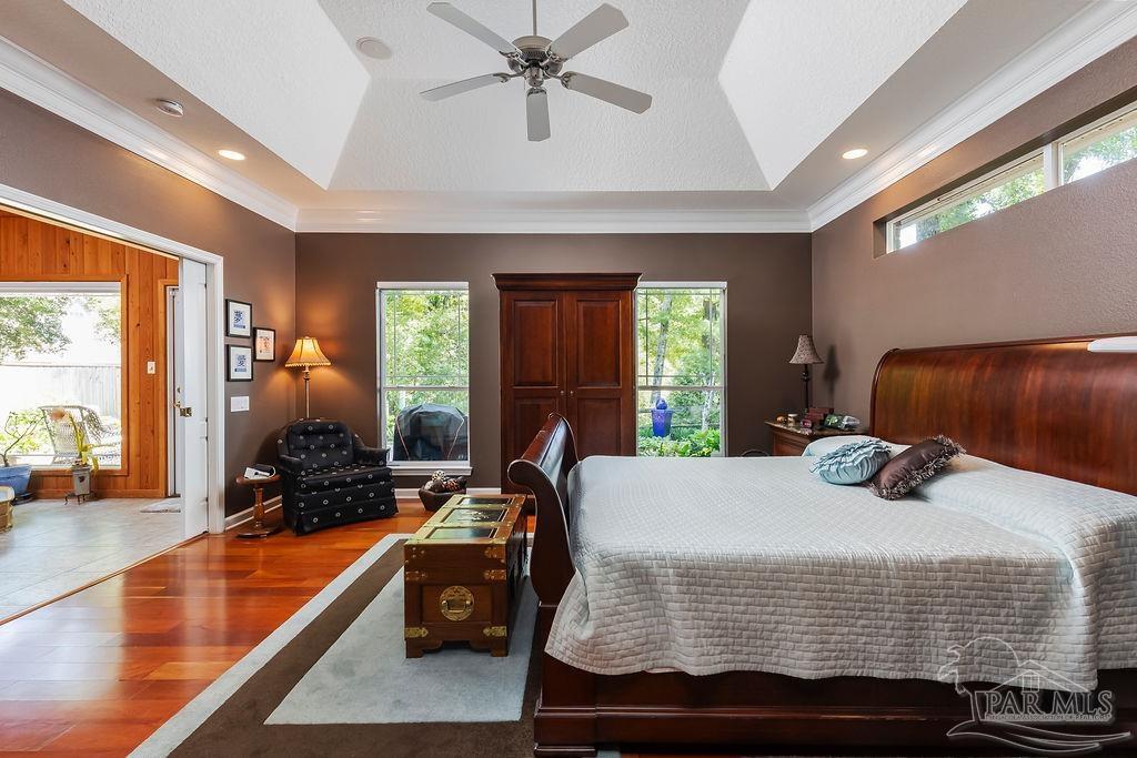 5600 Enchanting Oaks Dr