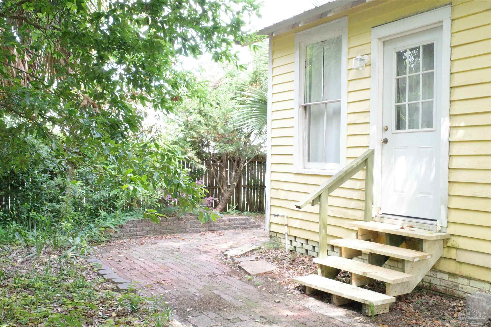 407 E Jackson St