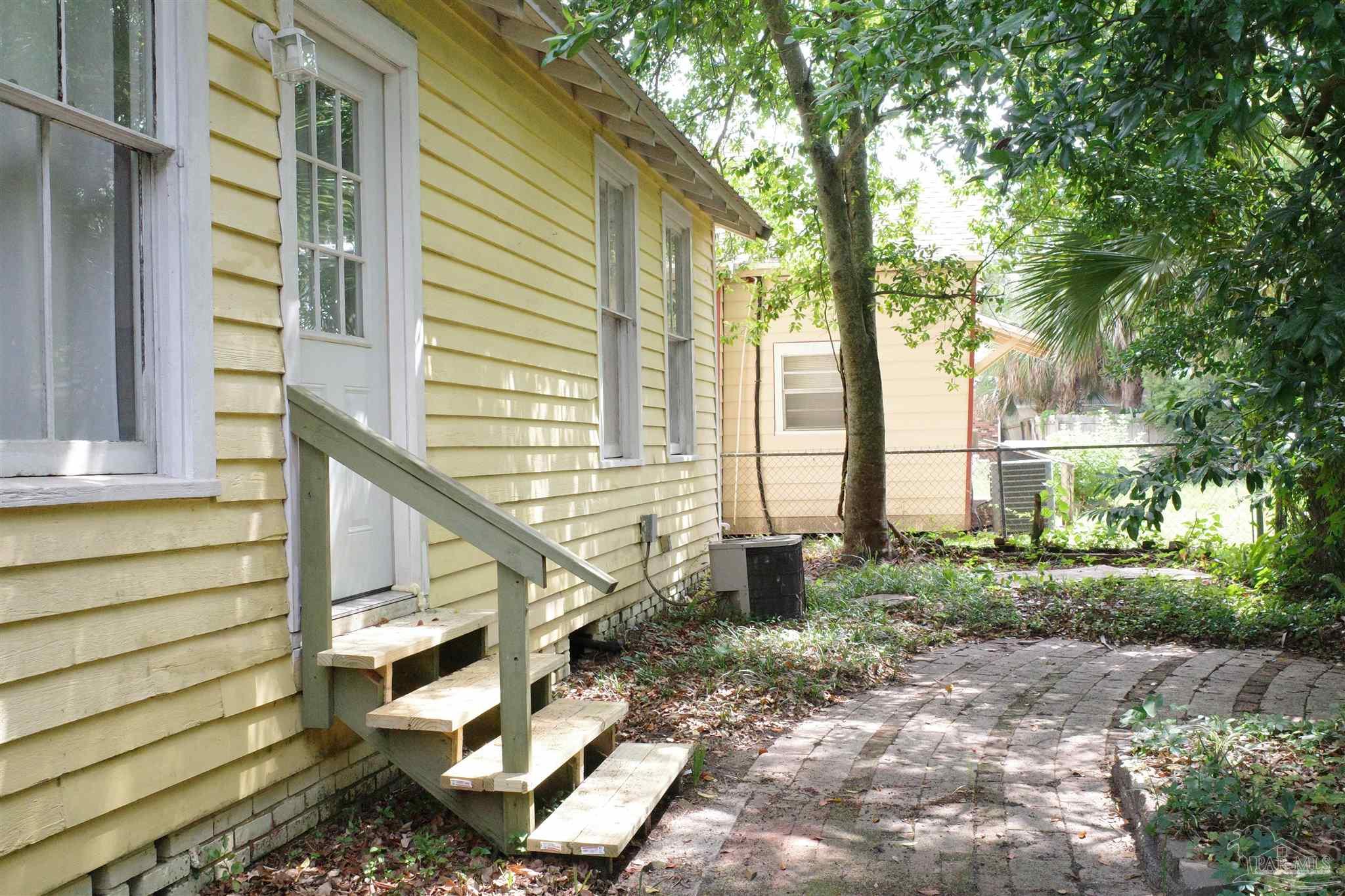 407 E Jackson St