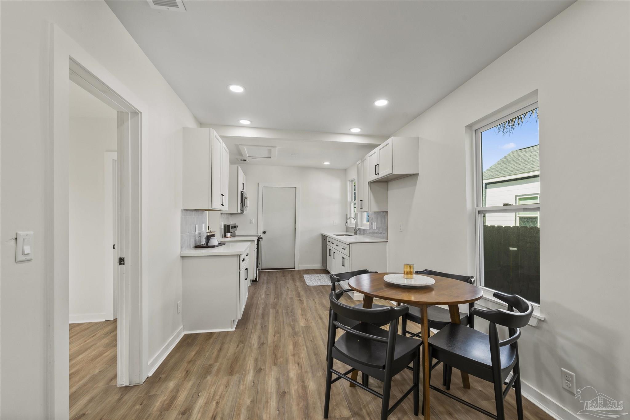 1106 W La Rua St