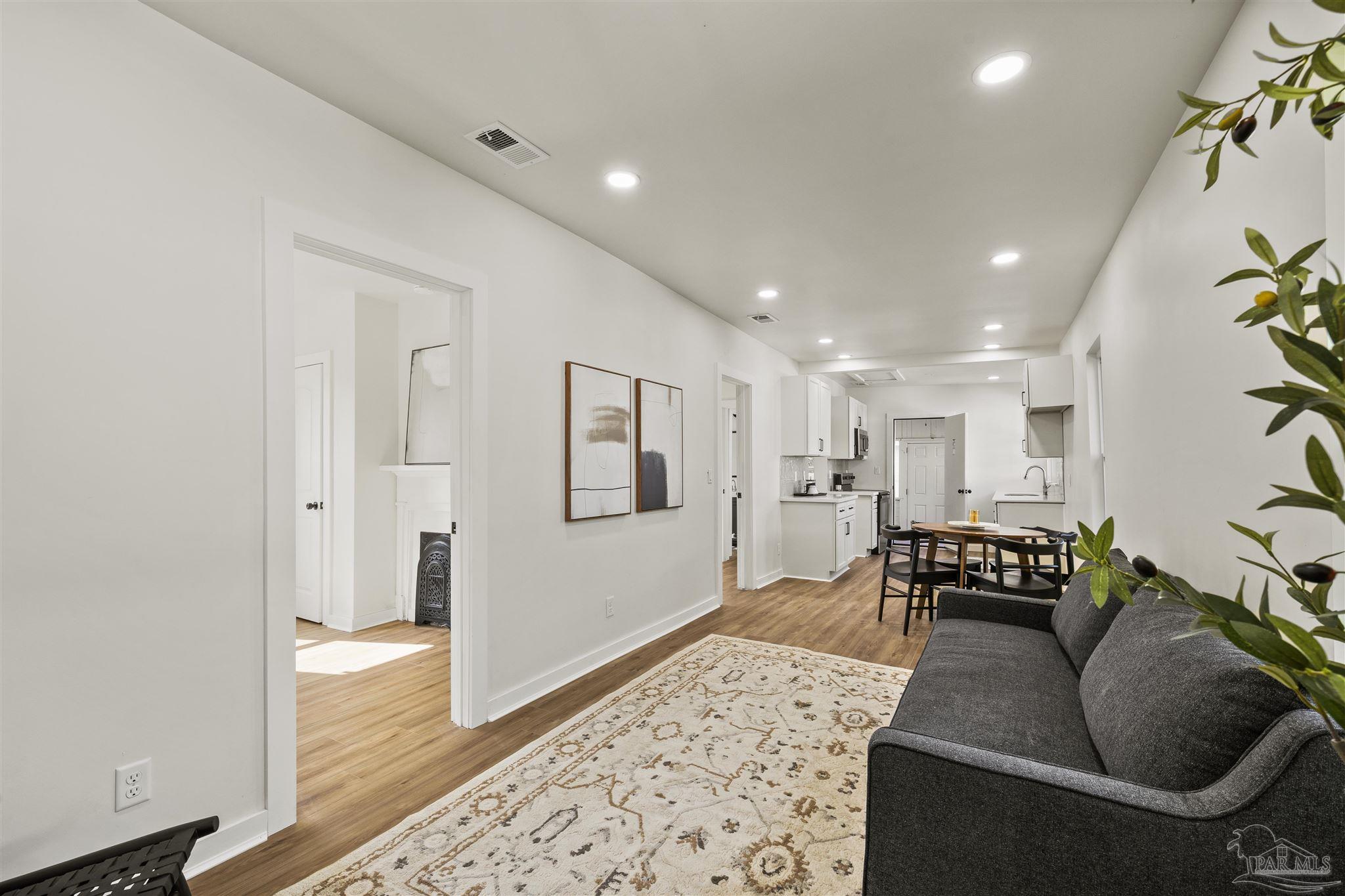 1106 W La Rua St