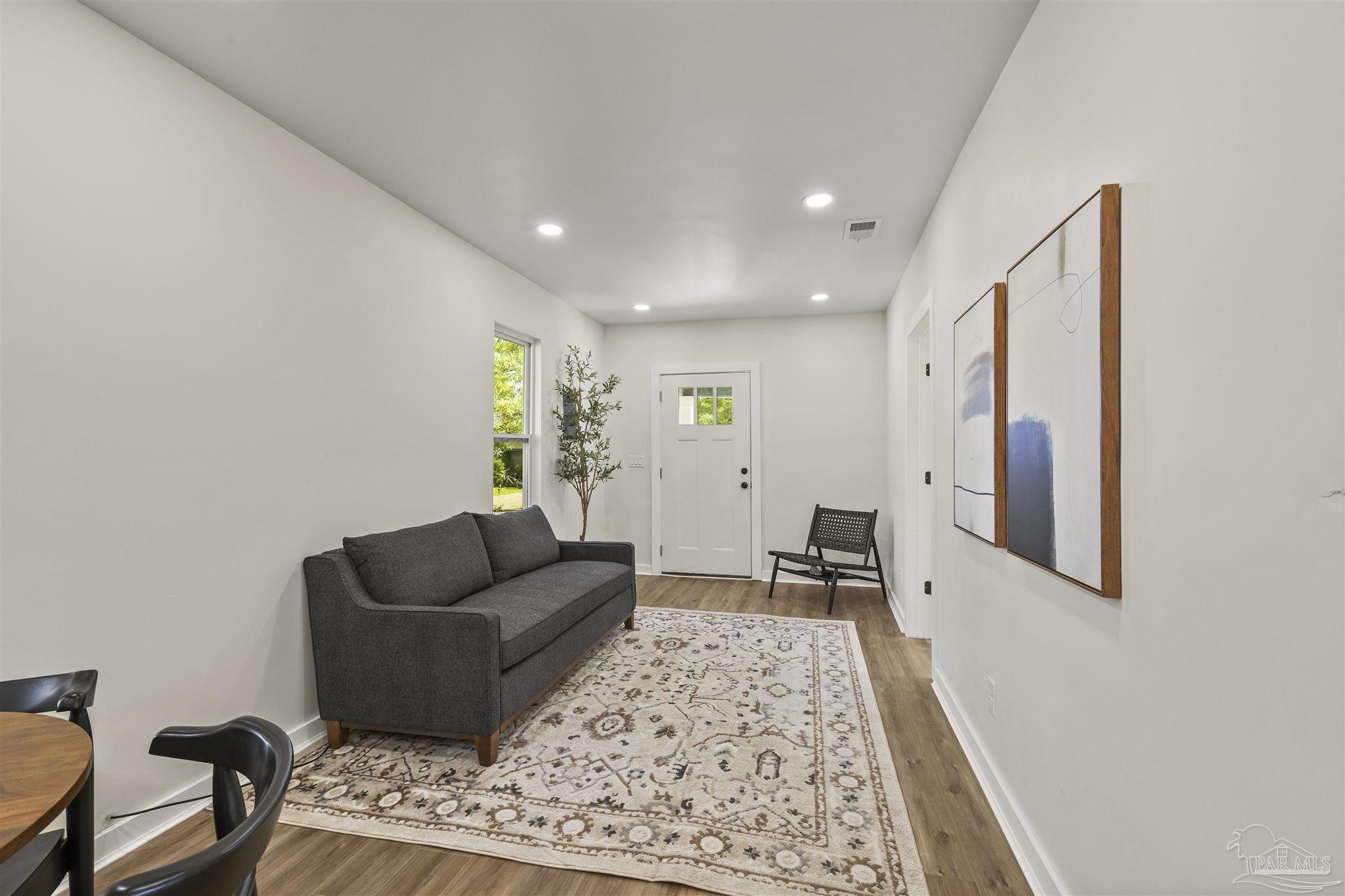 1106 W La Rua St
