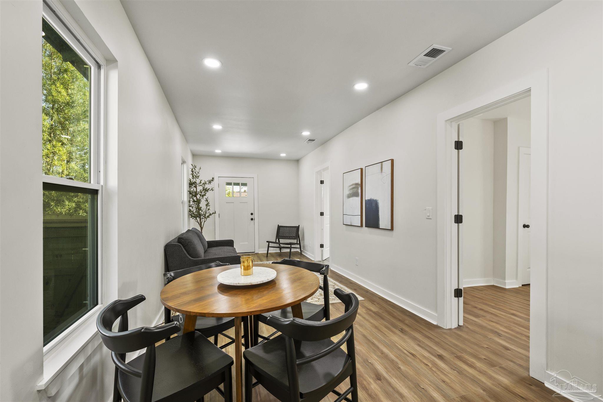 1106 W La Rua St