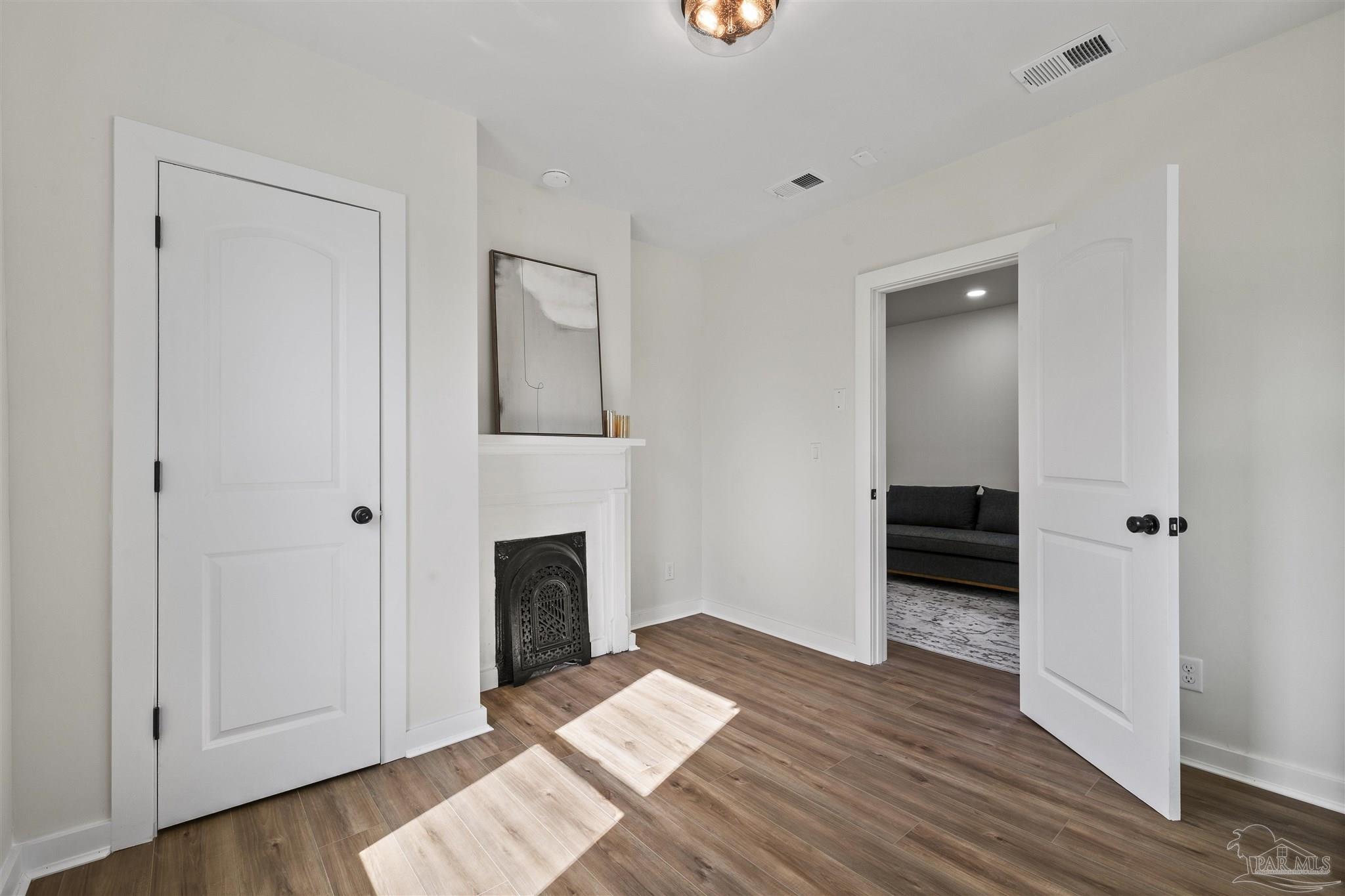 1106 W La Rua St