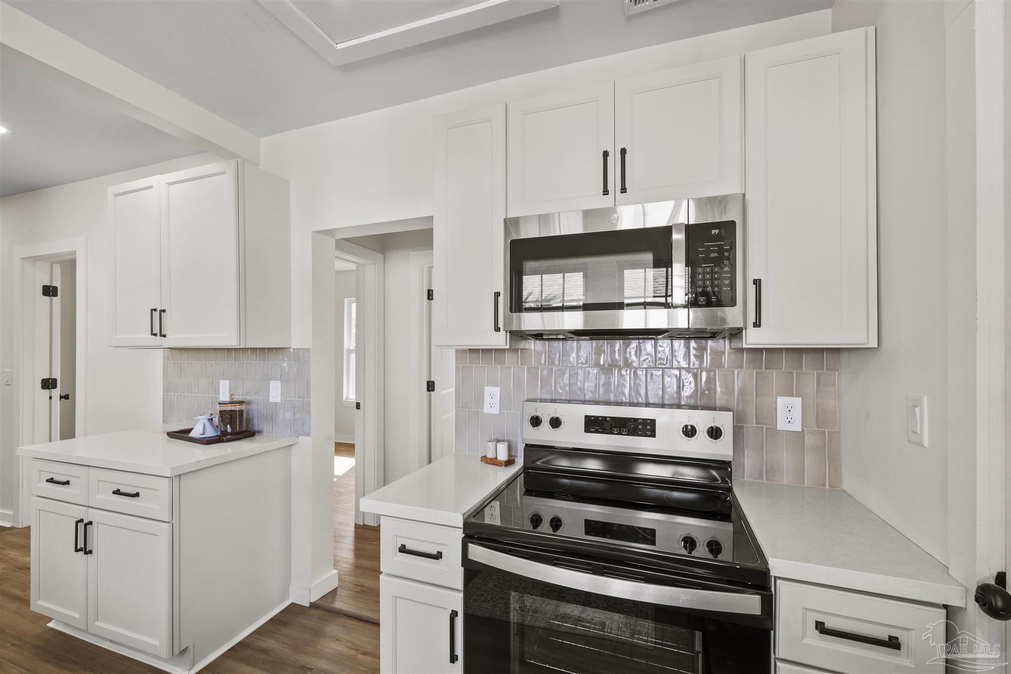1106 W La Rua St