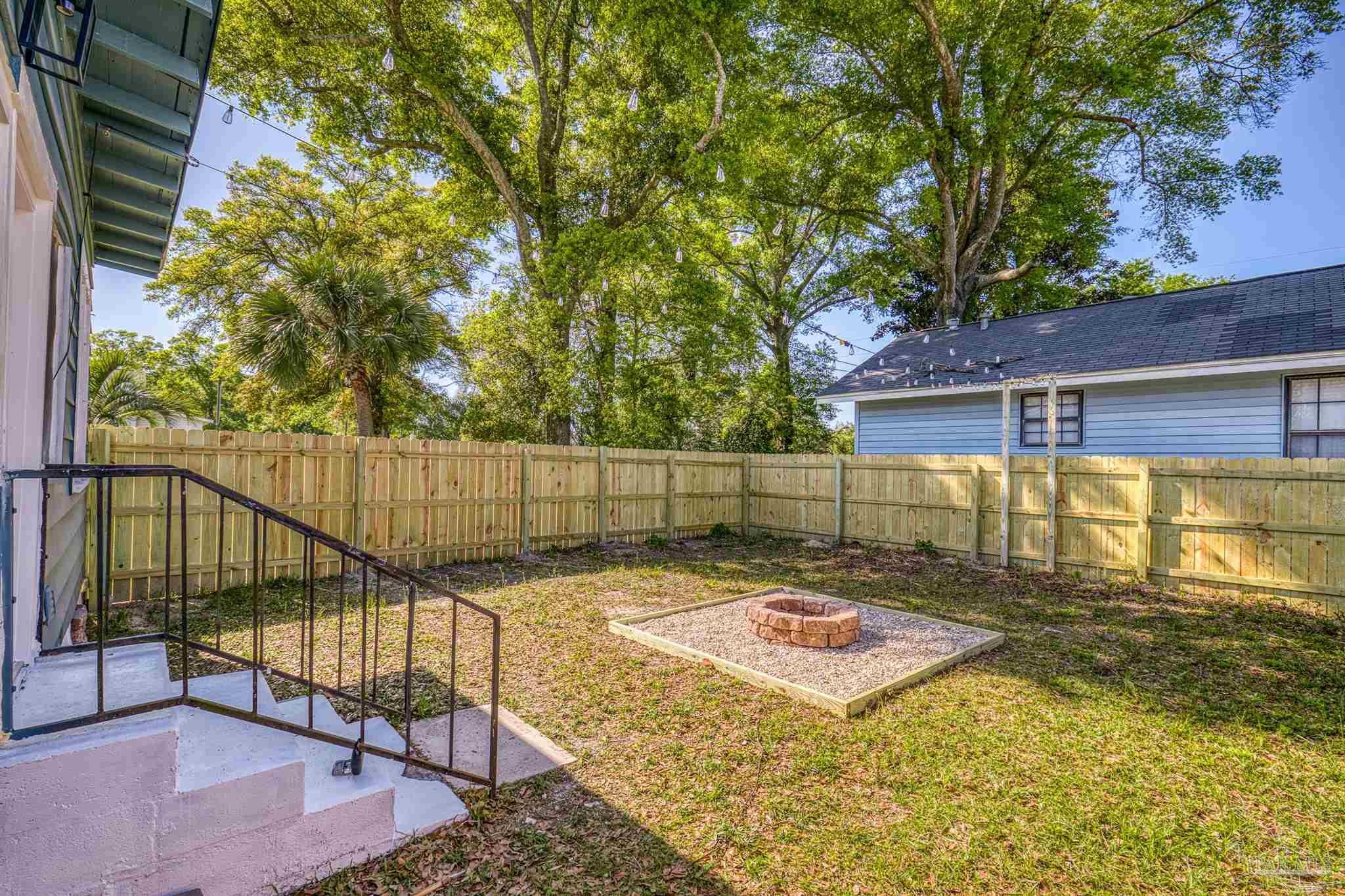 1106 W La Rua St
