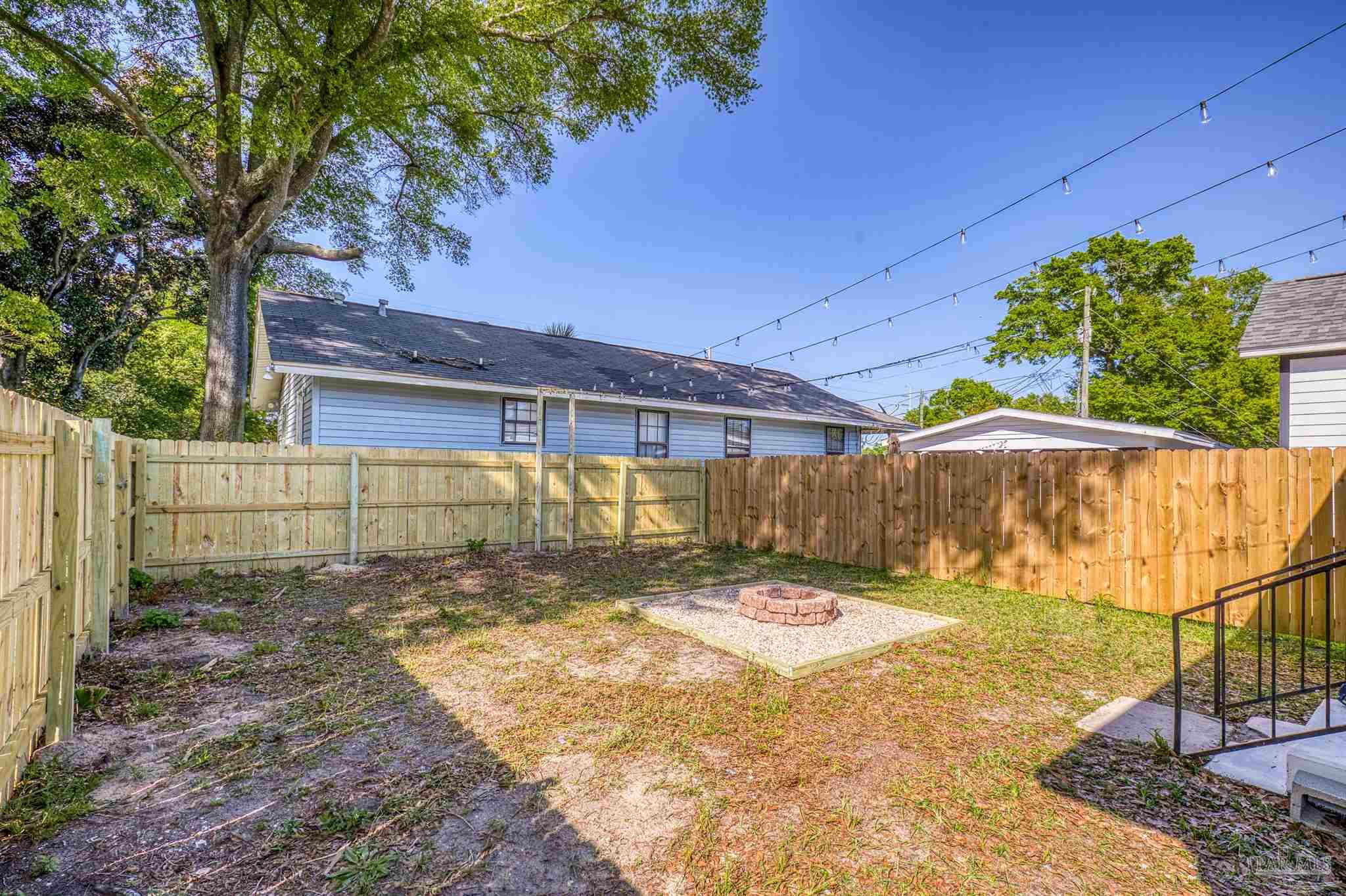 1106 W La Rua St