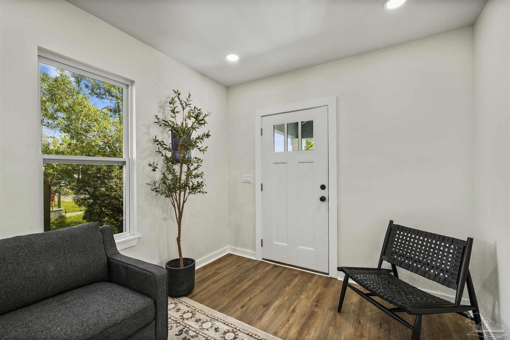 1106 W La Rua St