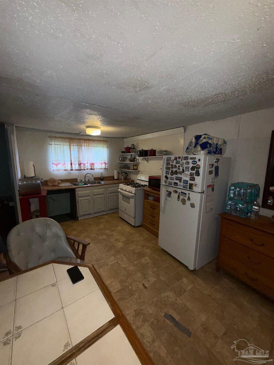121 Airport Blvd