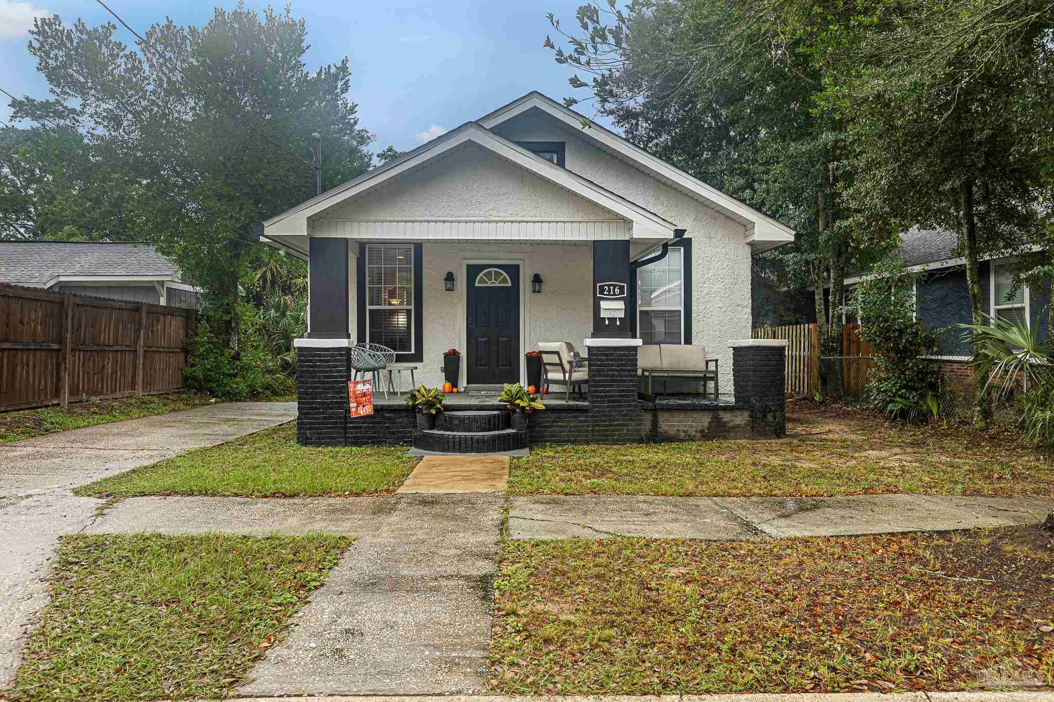 216 N B St