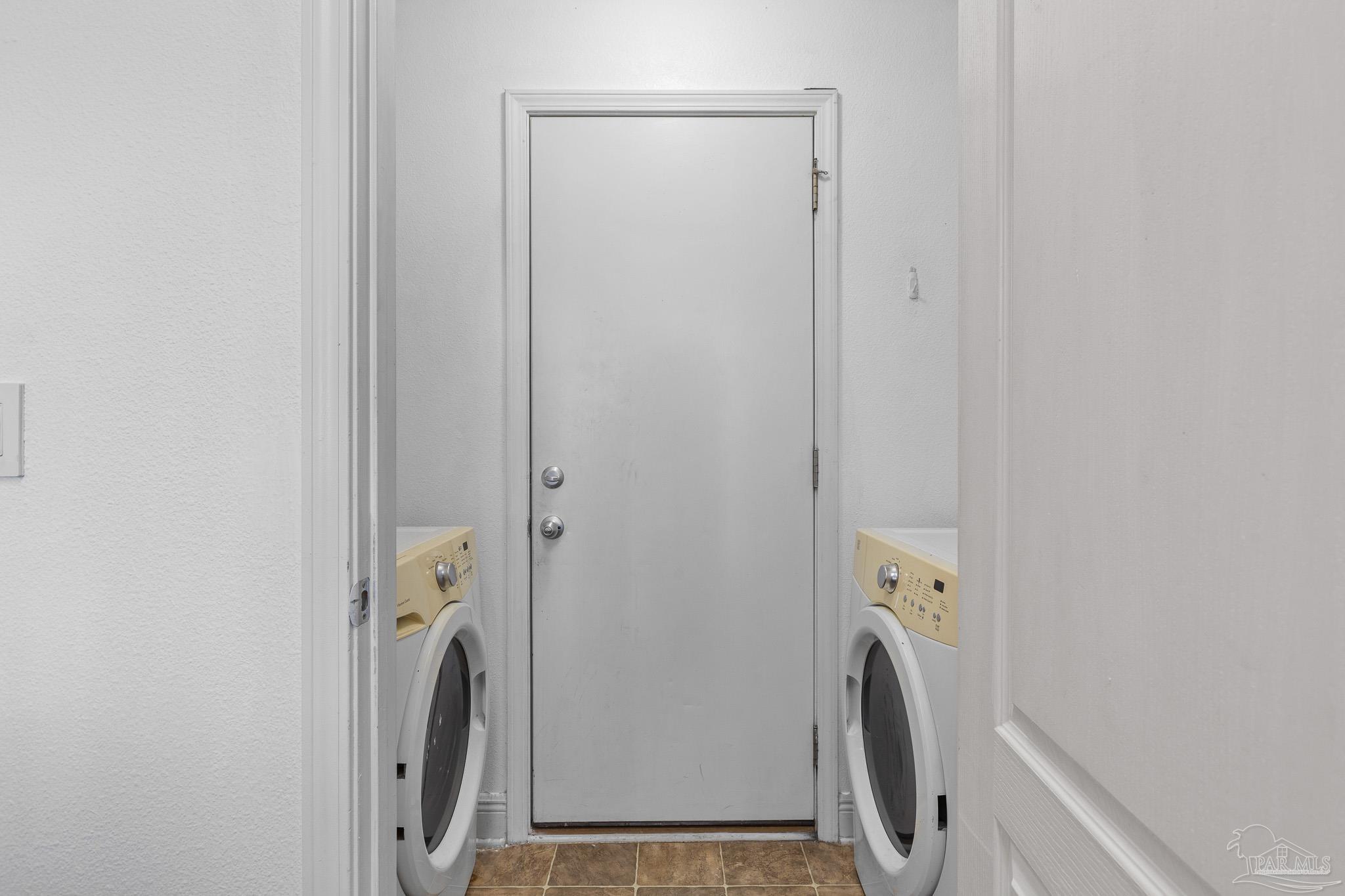 10650 Senegal Dr, Pensacola