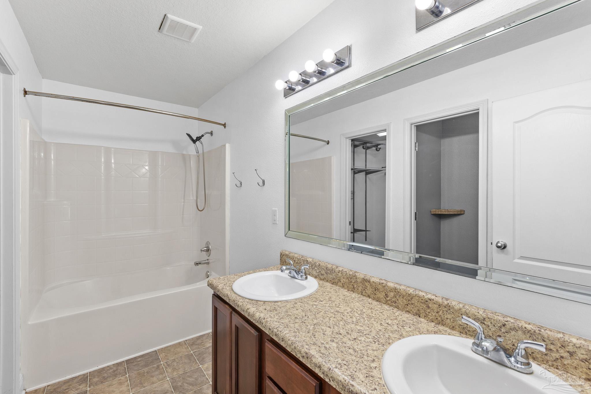 10650 Senegal Dr, Pensacola